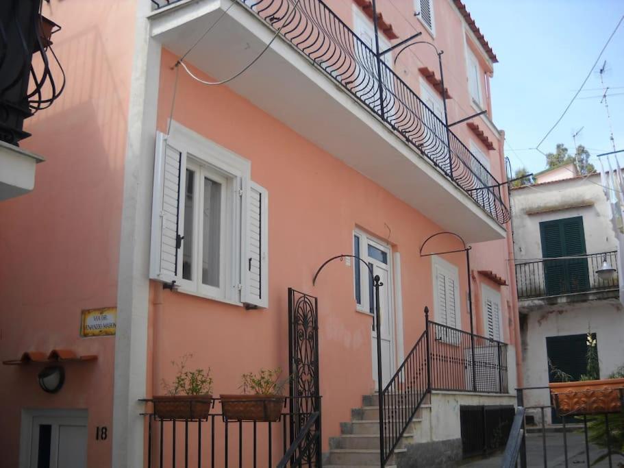 Вилла La Casa Rosa Di Giulia Искья Экстерьер фото